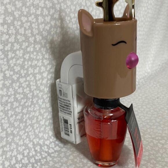 Bath and Body Works Christmas Reindeer Wallflower and 2 Refills - Picture 2 of 4